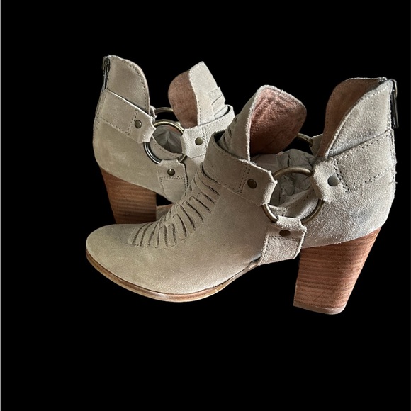 Tan Seychelles Booties buckle detail rear zip stack heel size 8.5 - Picture 3 of 6